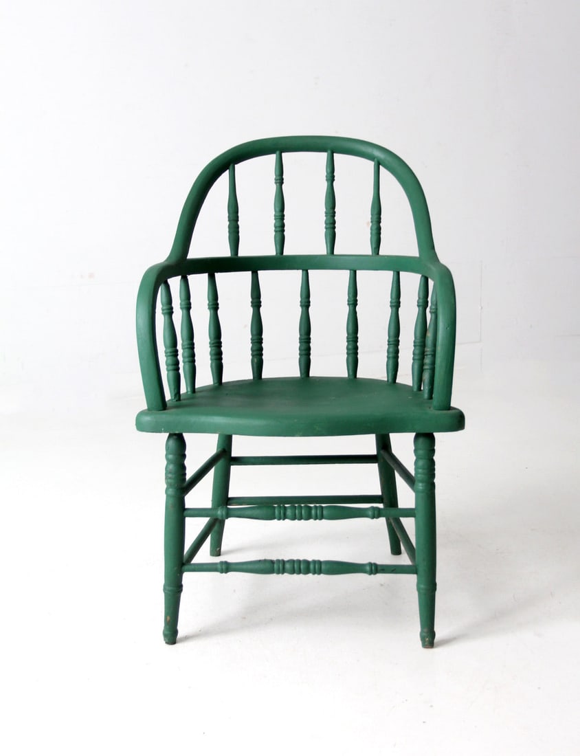 Vibrant Green Antique Windsor Armchair with Classic Design: Vibrant Green Antique Windsor Armchair with Classic Design This antique Windsor armchair showcases a vibrant green paint that beautifully highlights its classic design. With elegantly turned spindles,
