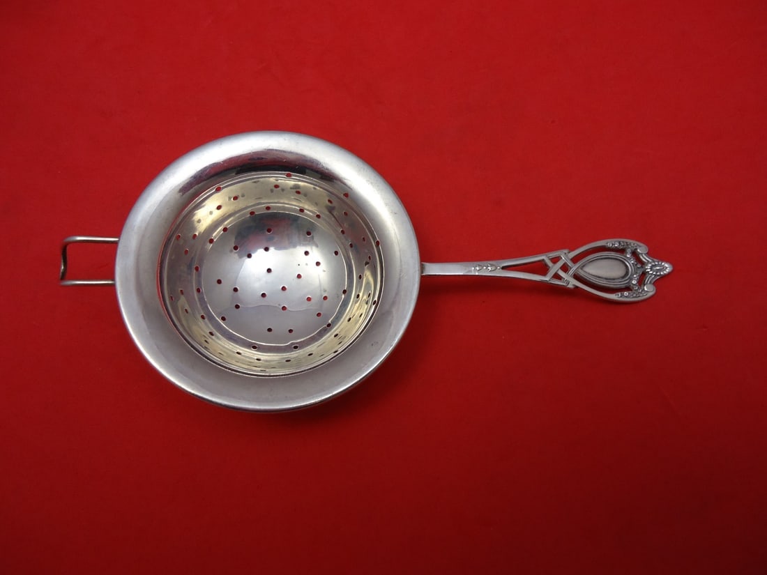 Lunt Monticello Sterling Silver Tea Strainer 5.5 Inch: Lunt Monticello Sterling Silver Tea Strainer 5.5 Inch This Monticello tea strainer by Lunt is crafted from high-quality sterling silver and measures 5 1/2 inches in length. The elegant Monticello patt