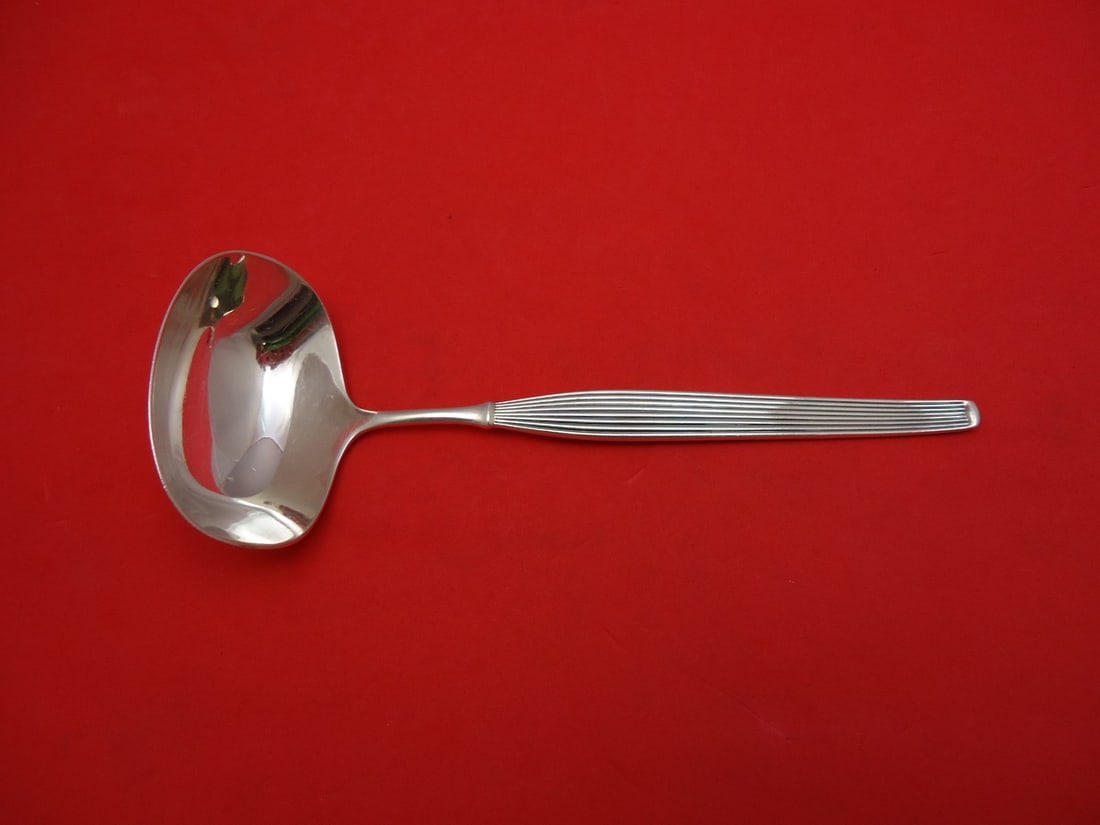 Frigast Savoy Sterling Silver Gravy Ladle 7 Inch Elegant Design: Frigast Savoy Sterling Silver Gravy Ladle 7 Inch Elegant Design This exquisite gravy ladle features the elegant Savoy pattern by Frigast, crafted from high-quality sterling silver. Measuring 7 inches 