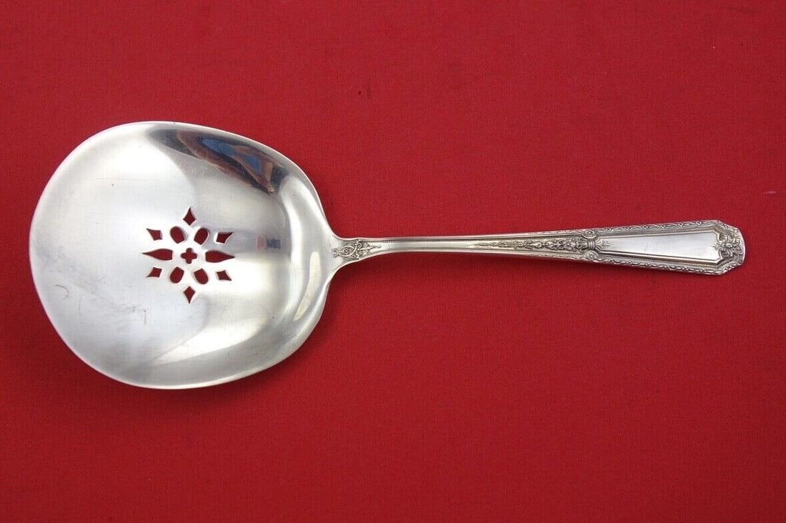 Towle Louis XIV Sterling Silver 7 3 8 Inch Tomato Server: Towle Louis XIV Sterling Silver 7 3 8 Inch Tomato Server This is a sterling silver tomato server in the Louis XIV pattern by Towle. Measuring 7 3/8 inches, this serving piece features a decorative han
