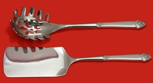 Oneida King Cedric Sterling Silver 2pc Italian Pasta Server Set: Oneida King Cedric Sterling Silver 2pc Italian Pasta Server Set Elevate your dining experience with this exquisite King Cedric by Oneida Sterling Silver Italian Pasta Server Set. This two-piece hostes