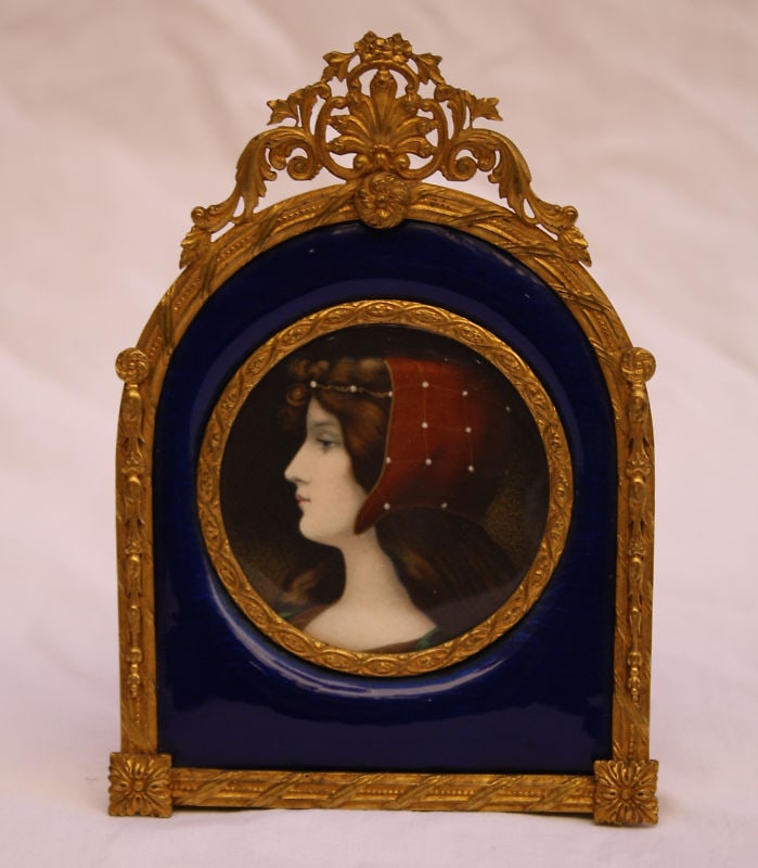 Early 1900s French Enameled Bronze Picture Frame Cobalt Blue: Early 1900s French Enameled Bronze Picture Frame Cobalt Blue This exquisite early 1900's French picture frame features a beautifully enameled bronze construction, showcasing a captivating cobalt blue 