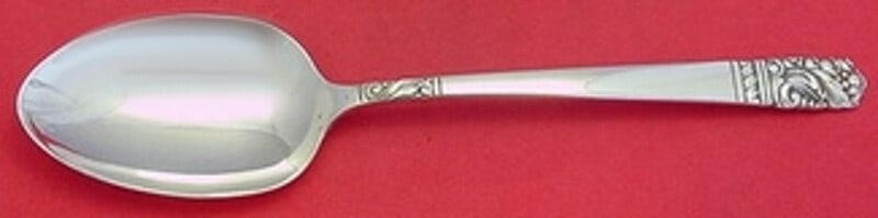 Oneida Casa Grande Sterling Silver Serving Spoon 8 1/4 Vintage: Oneida Casa Grande Sterling Silver Serving Spoon 8 1/4 Vintage Introducing the Casa Grande Serving Spoon by Oneida, a stunning vintage piece crafted from sterling silver. Measuring 8 1/4" in length, t