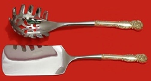 Reed and Barton La Reine Sterling Silver 2pc Serving Set: Reed and Barton La Reine Sterling Silver 2pc Serving Set This exquisite La Reine Hostess Set by Reed and Barton features a beautiful design crafted from sterling silver. The custom-made hollow handle 