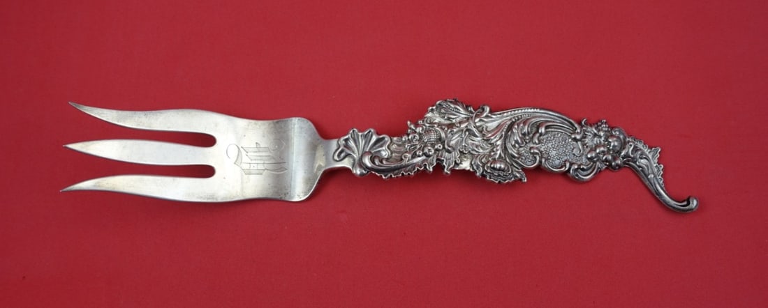Sterling Silver Cold Meat Serving Fork 9 Inch Number 3923 Pattern: Sterling Silver Cold Meat Serving Fork 9 Inch Number 3923 Pattern This is a Shiebler sterling silver cold meat fork featuring a 3-tine design in the Number 3923 pattern. The fork measures 9 inches in 