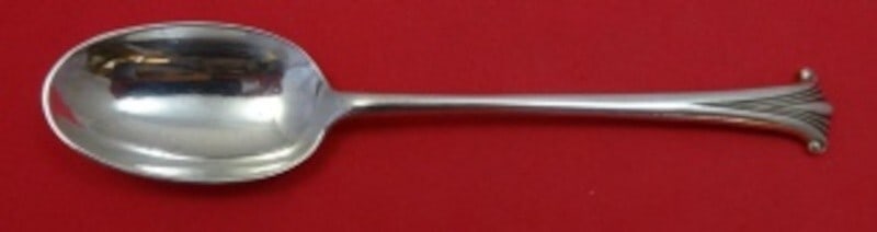 James Robinson Onslow Sterling Silver Teaspoon 5 3/4 Inch Flatware: James Robinson Onslow Sterling Silver Teaspoon 5 3/4 Inch Flatware Experience the timeless elegance of the Onslow Sterling Silver Teaspoon by James Robinson. Measuring 5 3/4 inches, this exquisite pie