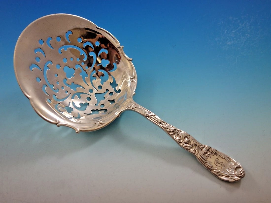 Sterling Silver Saratoga Chip Server Chrysanthemum Pattern by Tiffany: Sterling Silver Saratoga Chip Server Chrysanthemum Pattern by Tiffany This is a sterling silver Saratoga chip server in the Chrysanthemum pattern by Tiffany & Co., crafted between 1850 and 1899 in the