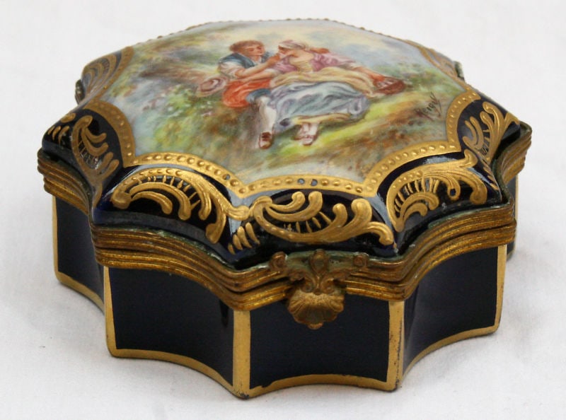 Antique 1900s Sevres Hand-Painted Enamel Box Signed France: Antique 1900s Sevres Hand-Painted Enamel Box Signed France Discover this exquisite hand-painted enamel box from the renowned Sevres factory, dating back to the early 1900s. This stunning piece feature