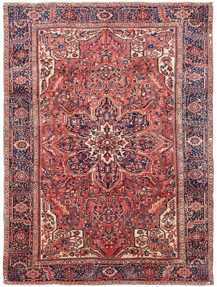 Antique Heriz Serapi Wool Rug 10x13 Geometric 297cm x 399cm: Antique Heriz Serapi Wool Rug 10x13 Geometric 297cm x 399cm This is an authentic, hand-knotted antique Persian Heriz Serapi rug dating to circa 1930. Featuring a geometric tribal pattern in soft rose,