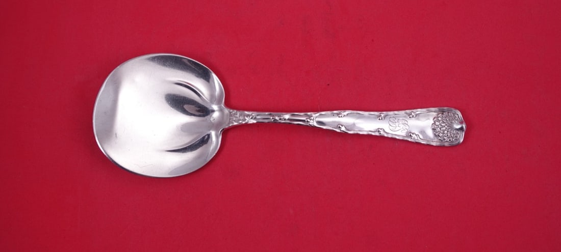 Tiffany Wave Edge Sterling Silver Waffle Server 8 5 8 Round End: Tiffany Wave Edge Sterling Silver Waffle Server 8 5 8 Round End This is a Tiffany & Co. sterling silver waffle server in the Wave Edge pattern, featuring a round end design and measuring 8 5/8 inches 