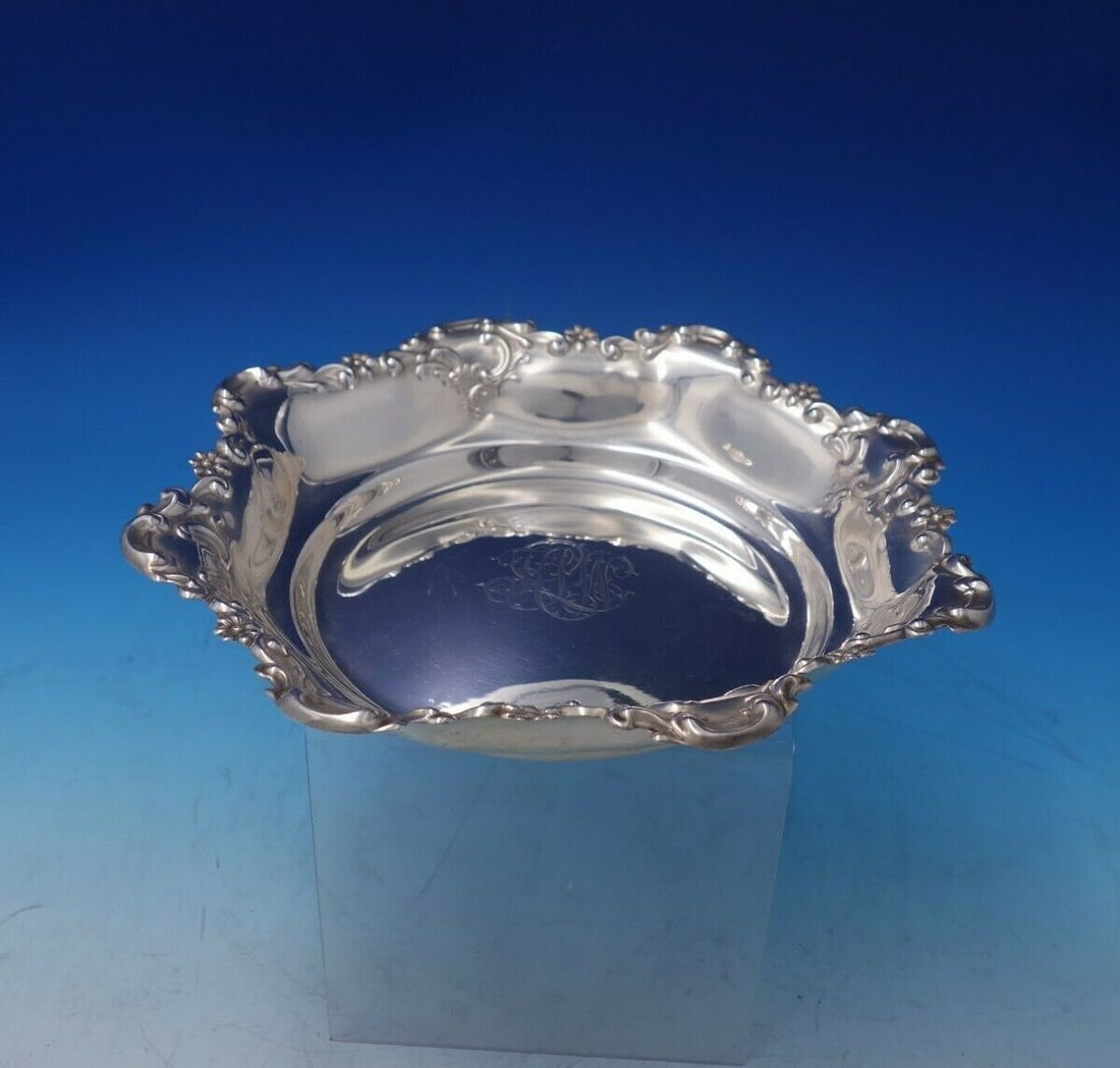 Dominick & Haff Louis XIV Old Style Sterling Silver Fruit Bowl #770: Dominick & Haff Louis XIV Old Style Sterling Silver Fruit Bowl #770 This exquisite fruit bowl, crafted in the Louis XIV Old Style by Dominick & Haff, showcases the elegance of sterling silver design. 