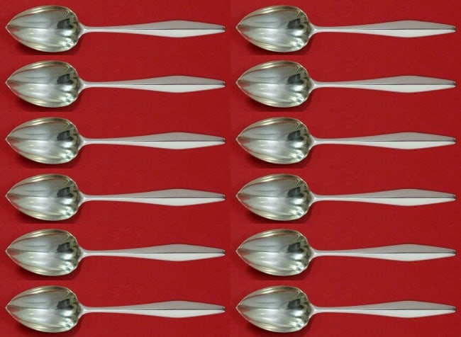 Reed and Barton Diamond Sterling Silver Grapefruit Spoon Set 12pcs: Reed and Barton Diamond Sterling Silver Grapefruit Spoon Set 12pcs Enhance your dining experience with this exquisite set of 12 grapefruit spoons from the renowned Reed & Barton, featuring the elegant