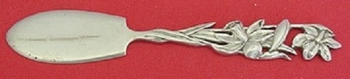 Shiebler Flora Sterling Silver Pierced Pate Spreader Narcissus 4.5": Shiebler Flora Sterling Silver Pierced Pate Spreader Narcissus 4.5" Enhance your dining experience with this exquisite Flora by Shiebler sterling silver pate spreader. Featuring a beautifully pierced 