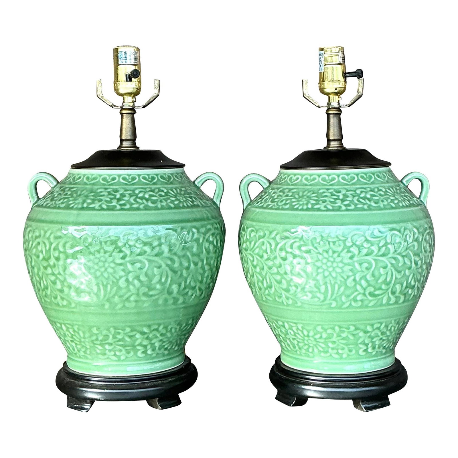 Pair of Vintage Boho Ceramic Lamps in Pistachio Glaze: Pair of Vintage Boho Ceramic Lamps in Pistachio Glaze Enhance your home decor with this exquisite pair of Vintage Boho Glazed Ceramic Lamps. Each lamp showcases a rich, layered glaze that harmoniously