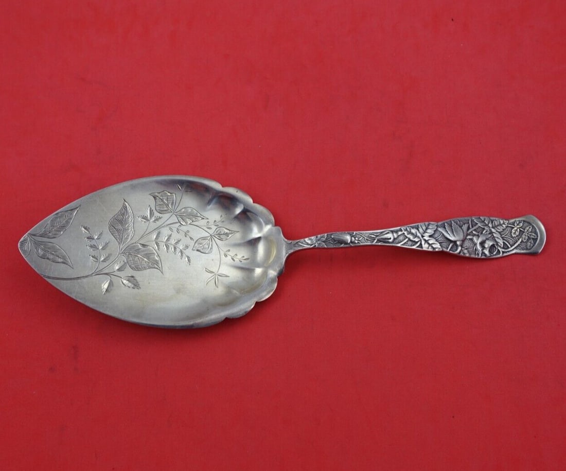 Knowles Rose aka Bug Sterling Silver Pie Server 9 1/4 inches: Knowles Rose aka Bug Sterling Silver Pie Server 9 1/4 inches This exquisite pie server, known as "Rose aka Bug," is crafted from high-quality sterling silver by Knowles, dating back to the period of 1