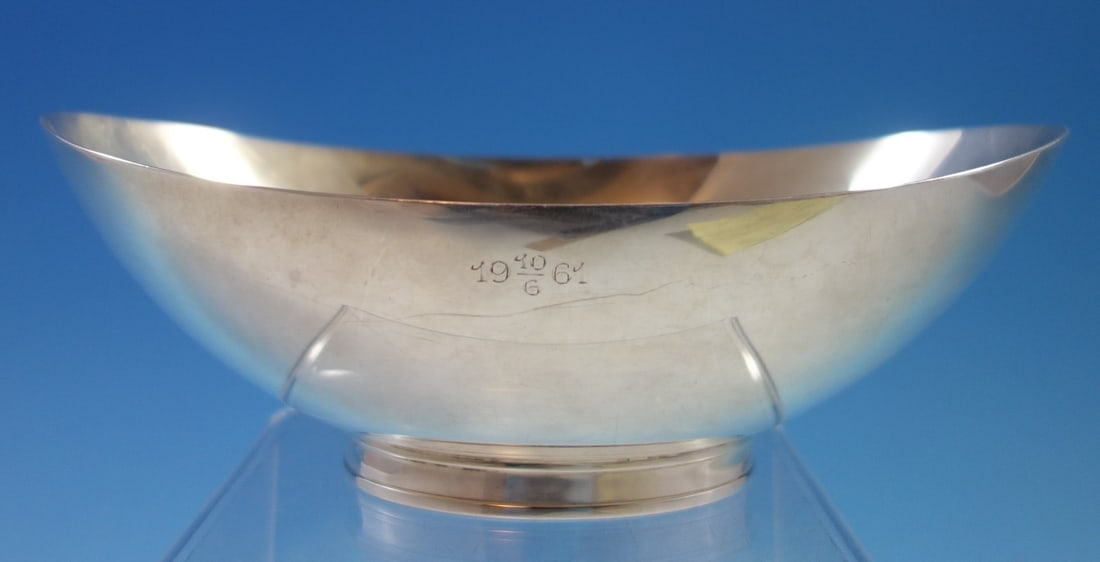 1961 A. Axelsson Swedish Oval Bowl in .830 Silver: 1961 A. Axelsson Swedish Oval Bowl in .830 Silver Oval Swedish bowl by A. Axelsson in .830 silver, dated 1961. It measures 3 x 8 1/4 x 5 1/2 inches and weighs 10.1 ozt. The bowl is in excellent pre-ow