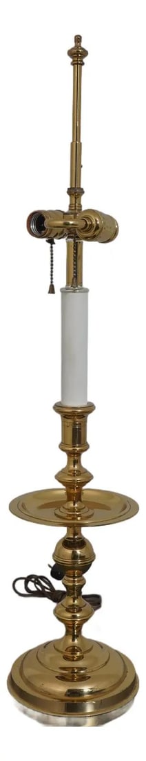 1980s Colonial Style Solid Polished Brass Table Lamp: 1980s Colonial Style Solid Polished Brass Table Lamp This striking 1980s Colonial Style large candlestick table lamp showcases high-quality craftsmanship and a timeless design. Constructed from solid 
