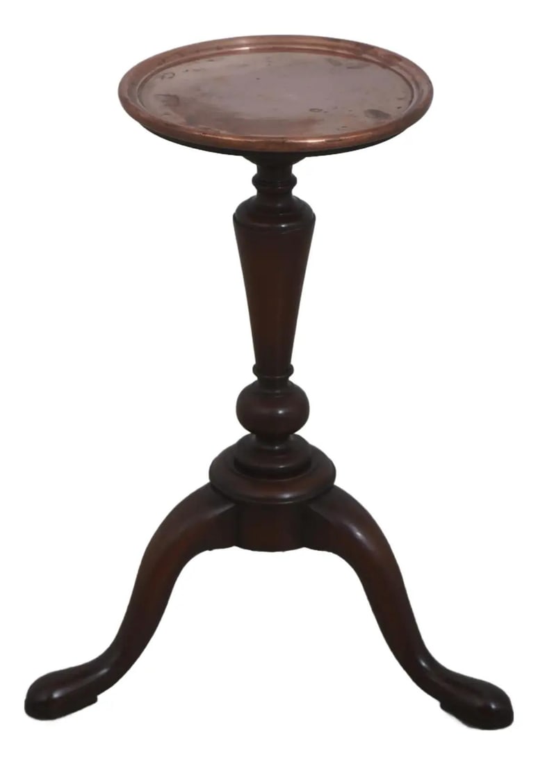 Mahogany kettle stand with copper top Kittinger CW-149: Mahogany kettle stand with copper top Kittinger CW-149 Mahogany kettle stand with a spun copper top, designed in a Colonial Williamsburg CW-149 style with Queen Anne legs and pad feet. It features cab