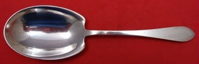 Tiffany & Co. Faneuil Sterling Silver Berry Spoon 9 1/8 inch: Tiffany & Co. Faneuil Sterling Silver Berry Spoon 9 1/8 inch This exquisite berry spoon features the elegant Faneuil pattern by Tiffany & Co. Crafted from high-quality sterling silver, this serving sp
