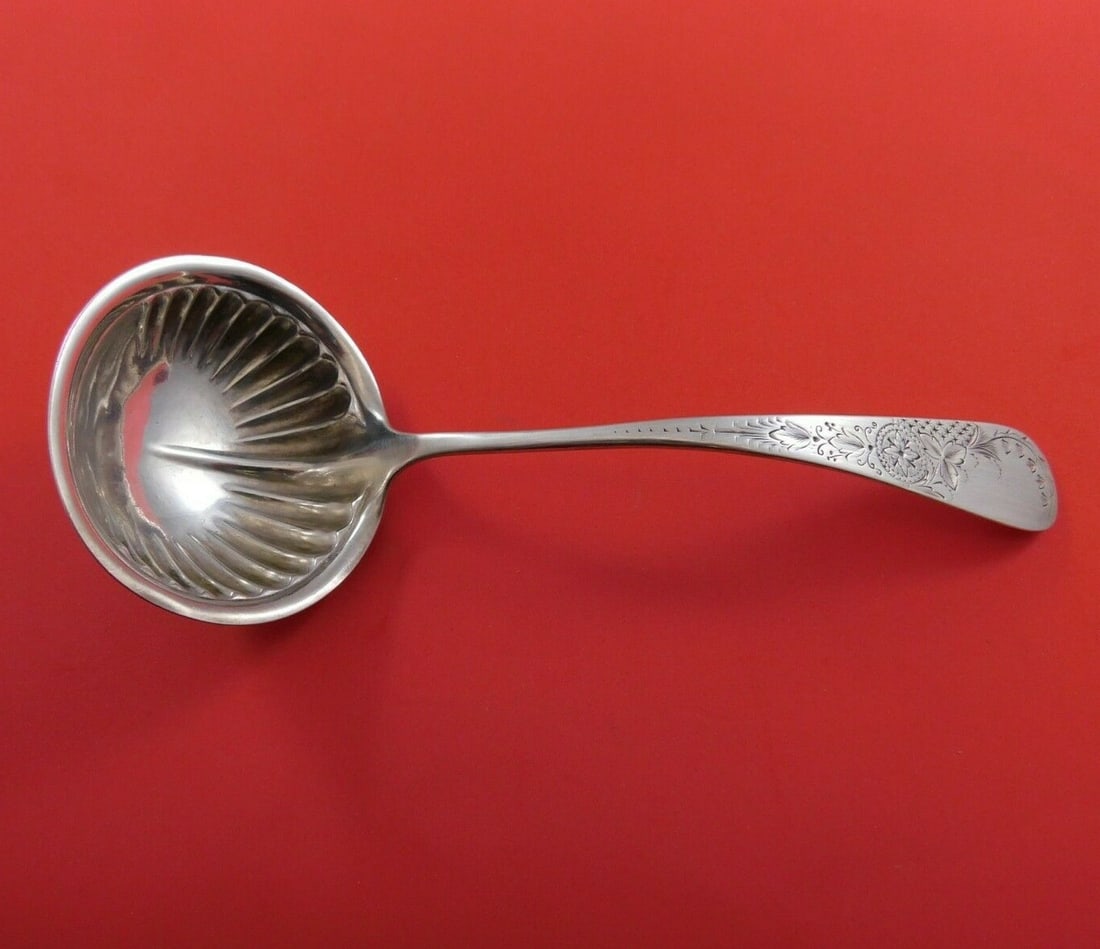 Duhme Antique Lily Engraved Sterling Silver Gravy Ladle 7 1/8 inches: Duhme Antique Lily Engraved Sterling Silver Gravy Ladle 7 1/8 inches This exquisite gravy ladle showcases the Antique Lily Engraved pattern by Duhme. Crafted from high-quality sterling silver, it meas