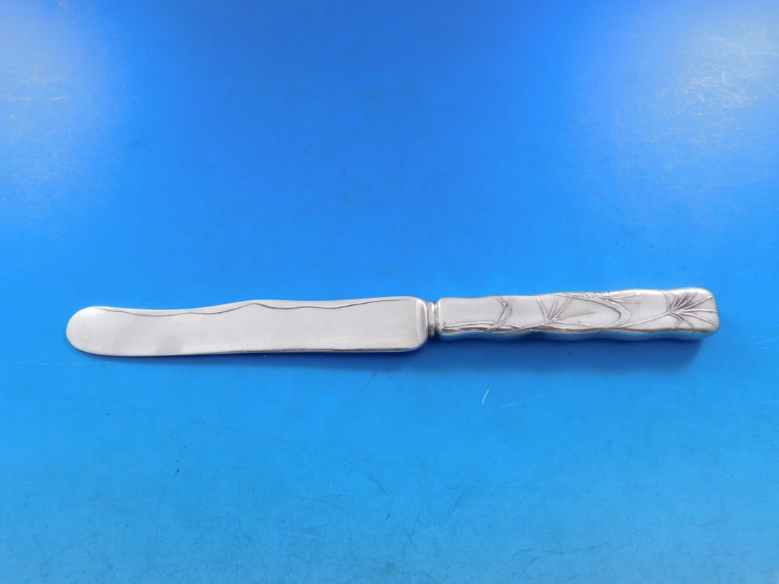 Tiffany Sterling Silver Lap Over Edge Dessert Knife 7.5": Tiffany Sterling Silver Lap Over Edge Dessert Knife 7.5" This exquisite dessert knife, crafted by Tiffany & Co., features the elegant Lap Over Edge pattern. Made from high-quality sterling silver with