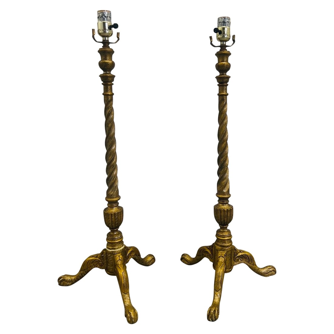 Set of 2 Vintage Italian Gilt Wood Chippendale Style Table Lamps: Set of 2 Vintage Italian Gilt Wood Chippendale Style Table Lamps Enhance your space with this exquisite pair of vintage Italian Barley Twist Chippendale style gilt wood table lamps. Standing at 28 inc
