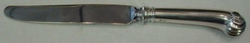 Onslow by Tuttle Sterling Silver Pistol Grip Knife 8 3/4": Onslow by Tuttle Sterling Silver Pistol Grip Knife 8 3/4" Introducing the Onslow by Tuttle Sterling Silver Regular Knife, featuring a pistol grip design and measuring 8 3/4 inches in length. This eleg