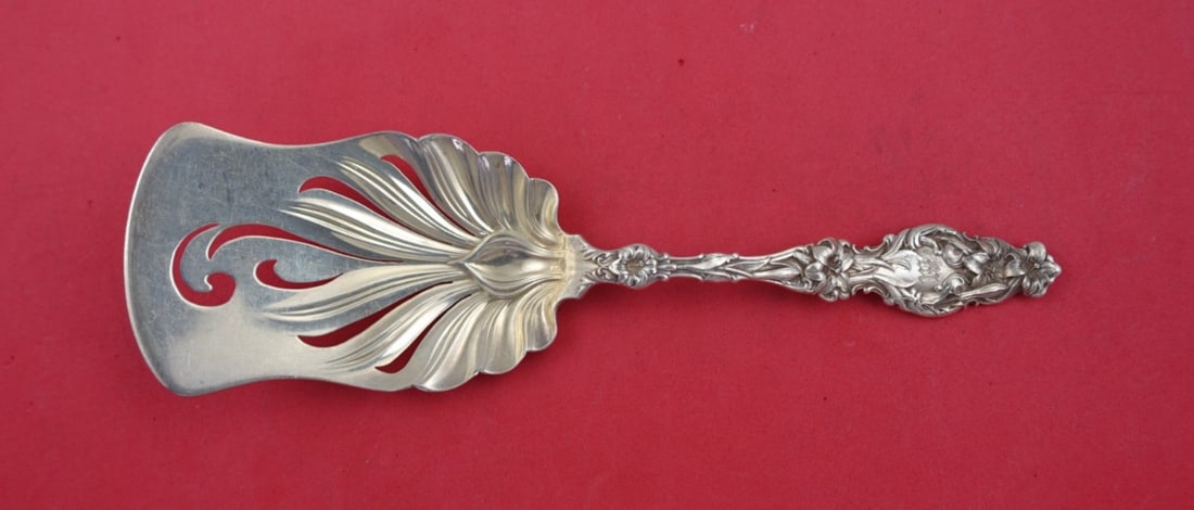 Whiting Lily Sterling Silver 7.5 Inch Pierced Croquette Server: Whiting Lily Sterling Silver 7.5 Inch Pierced Croquette Server This exquisite 'Lily' Croquette Server by Whiting is crafted from high-quality sterling silver, showcasing a beautifully pierced design. 
