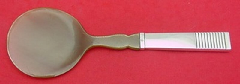 Georg Jensen Parallel Sterling Silver Tomato Server 8 inch with Horn Handle: Georg Jensen Parallel Sterling Silver Tomato Server 8 inch with Horn Handle Introducing the exquisite Parallel Tomato Server by Georg Jensen, a stunning piece crafted from sterling silver with a hollo