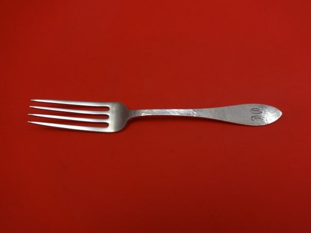 Shreve Antique Hammered Sterling Silver Dinner Fork 8 Inch: Shreve Antique Hammered Sterling Silver Dinner Fork 8 Inch This exquisite dinner fork from Shreve features a stunning Antique Hammered design, crafted from high-quality sterling silver. Measuring 8 in