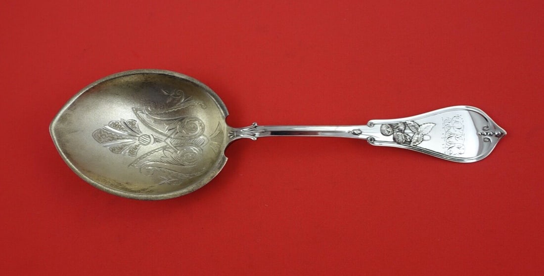 Durgin Strawberry Coin Silver Pudding Spoon 8.5" Stippled Gold Wash: Durgin Strawberry Coin Silver Pudding Spoon 8.5" Stippled Gold Wash This elegant pudding spoon is part of the renowned Strawberry pattern by Durgin, crafted from high-quality coin silver. Measuring 8 