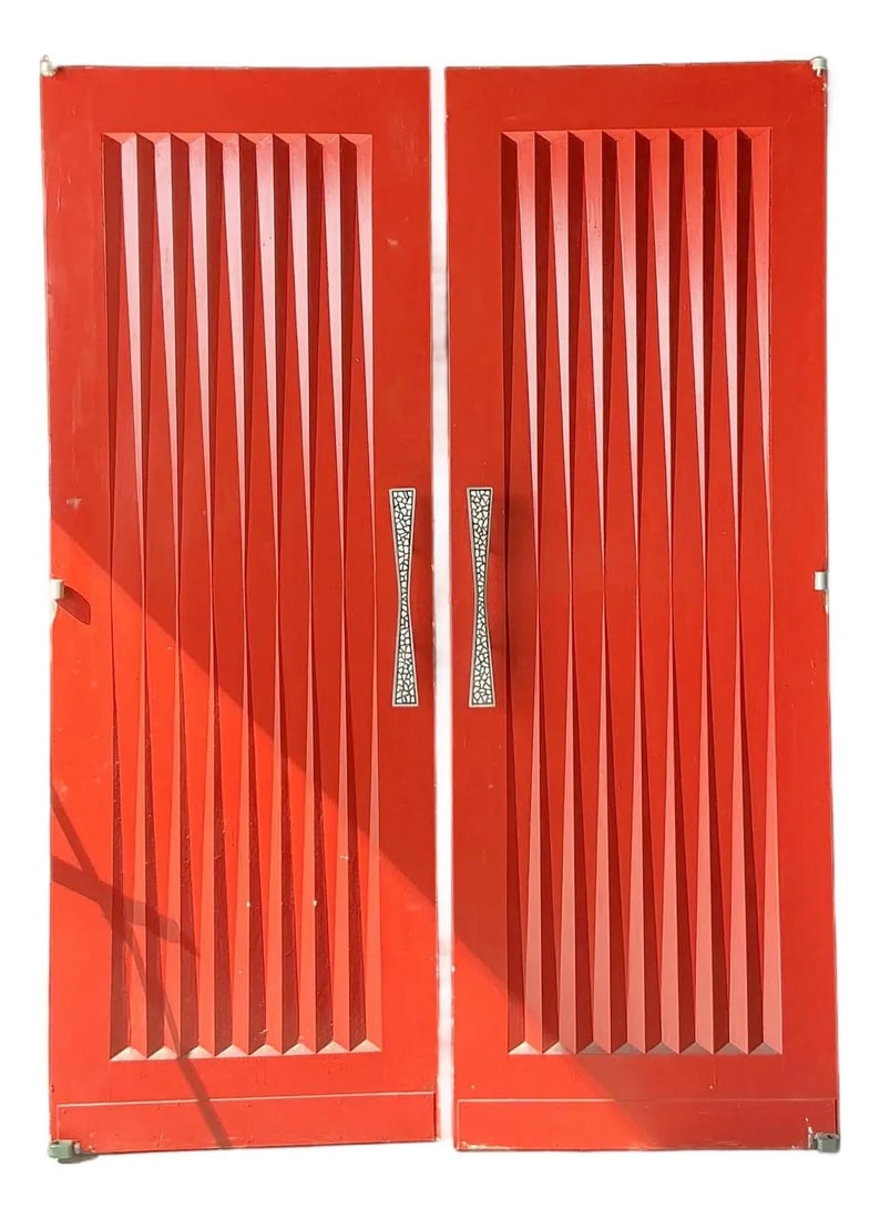 Pair of Tall Mid-Century Wood Doors With Pleated Grooves and Inlay Handles Set of 2: Pair of Tall Mid-Century Wood Doors With Pleated Grooves and Inlay Handles Set of 2 This set of two vintage Mid-Century Modern doors features deeply carved vertical grooves, creating a pleated or flut