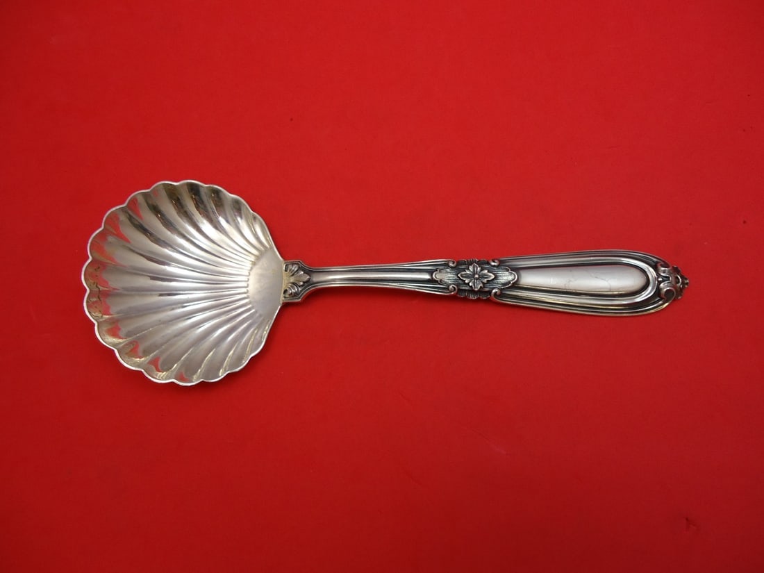 Buccellati Esteval Sterling Silver Berry Spoon 8 inch Shell Bowl: Buccellati Esteval Sterling Silver Berry Spoon 8 inch Shell Bowl This exquisite serving spoon features the Esteval pattern by Buccellati, crafted from high-quality sterling silver. With a unique shell