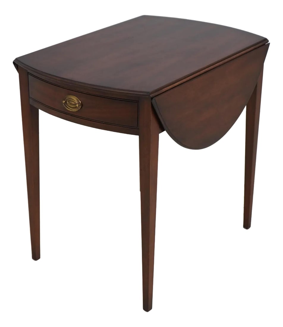 Kittinger Colonial Williamsburg Mahogany Pembroke Table with Drop Leaves: Kittinger Colonial Williamsburg Mahogany Pembroke Table with Drop Leaves This Kittinger Colonial Williamsburg Mahogany Pembroke Table is a beautifully crafted reproduction of a Virginia antique from t