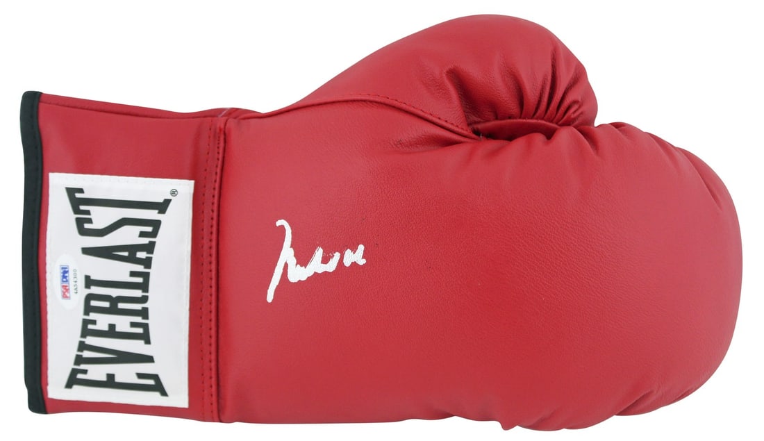 Muhammad Ali signed red Everlast boxing glove PSA DNA authenticated: Muhammad Ali signed red Everlast boxing glove PSA DNA authenticated This red Everlast boxing glove has been personally signed by Muhammad Ali. The autograph is authenticated by PSA/DNA and includes a 
