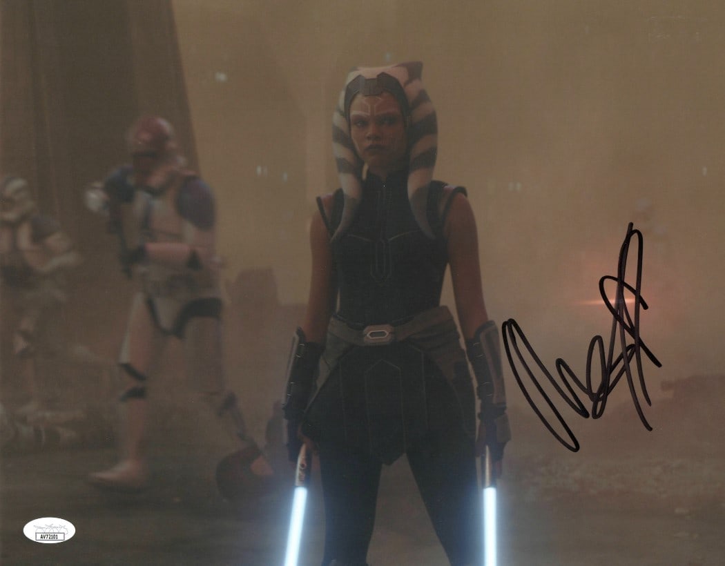 Ariana Greenblatt Signed 11x14 Photo Ahsoka Star Wars JSA Authenticated: Ariana Greenblatt Signed 11x14 Photo Ahsoka Star Wars JSA Authenticated This is an original 11x14 photograph of Ariana Greenblatt, signed and authenticated by James Spence (JSA). The photograph is par