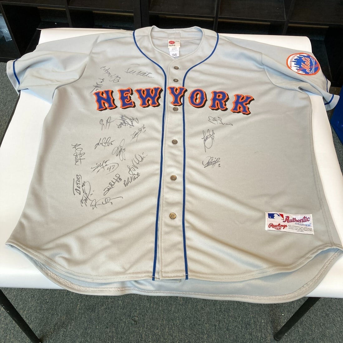 2001 New York Mets Multi-Signed Rawlings Jersey Mike Piazza and Legends: 2001 New York Mets Multi-Signed Rawlings Jersey Mike Piazza and Legends Celebrate the legacy of the 2001 New York Mets with this authentic game jersey, expertly crafted by Rawlings in size 56. This je