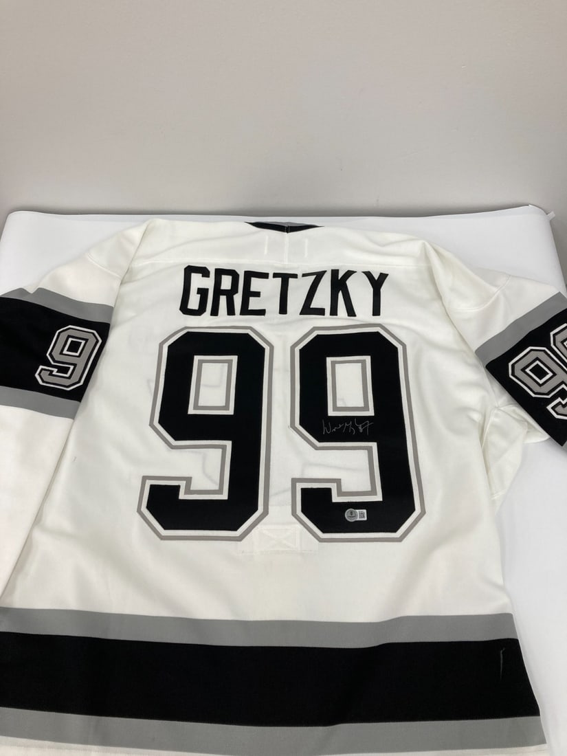 Beckett Certified Wayne Gretzky Autographed Los Angeles Kings Jersey: Beckett Certified Wayne Gretzky Autographed Los Angeles Kings Jersey This is a pre-owned Los Angeles Kings hockey jersey signed by Wayne Gretzky. It is identified as an original item and includes Beck