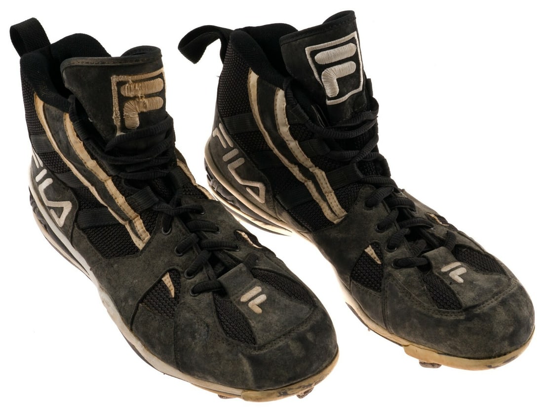 Derek Jeter 1996 Rookie Game Used Signed Cleats With MEARS COA (1 of 6)