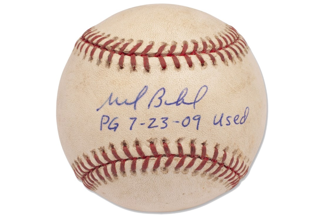 Mark Buehrle Signed Game Used Baseball 2009 Perfect Game Beckett COA: Mark Buehrle Signed Game Used Baseball 2009 Perfect Game Beckett COA Commemorate a remarkable moment in baseball history with this game used baseball, signed by Mark Buehrle, who achieved a perfect ga