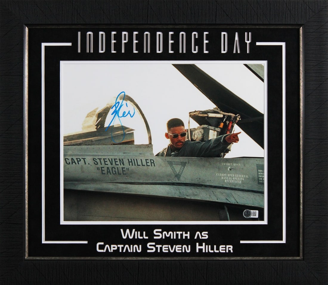 Framed 11x14 Will Smith Signed Independence Day Photo Beckett BAS: Framed 11x14 Will Smith Signed Independence Day Photo Beckett BAS This is a pre-owned 11x14 framed photograph personally signed by Will Smith of Independence Day. It is an original item with Beckett A