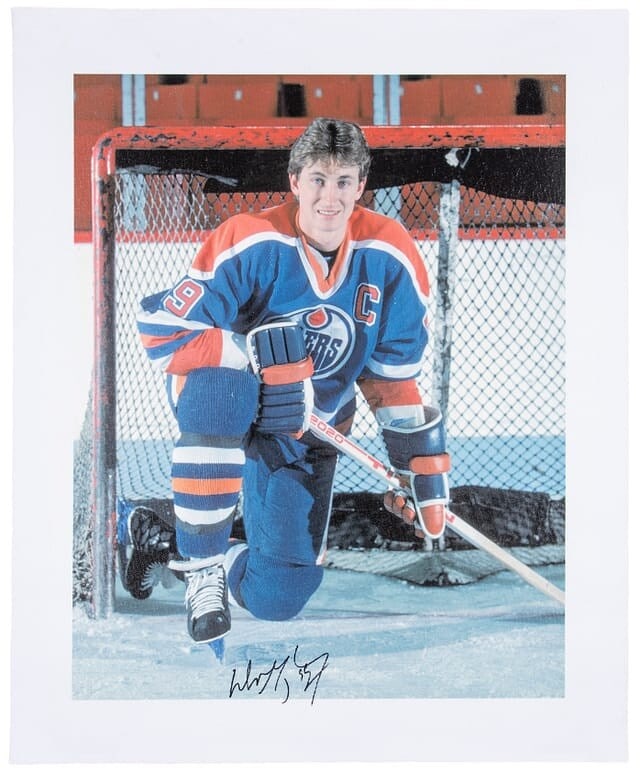 Wayne Gretzky Signed Canvas Photo 19.5 x 23.5 Beckett COA: Wayne Gretzky Signed Canvas Photo 19.5 x 23.5 Beckett COA This striking large canvas photo features hockey legend Wayne Gretzky, known as "The Great One," captured in his Edmonton Oilers jersey while 
