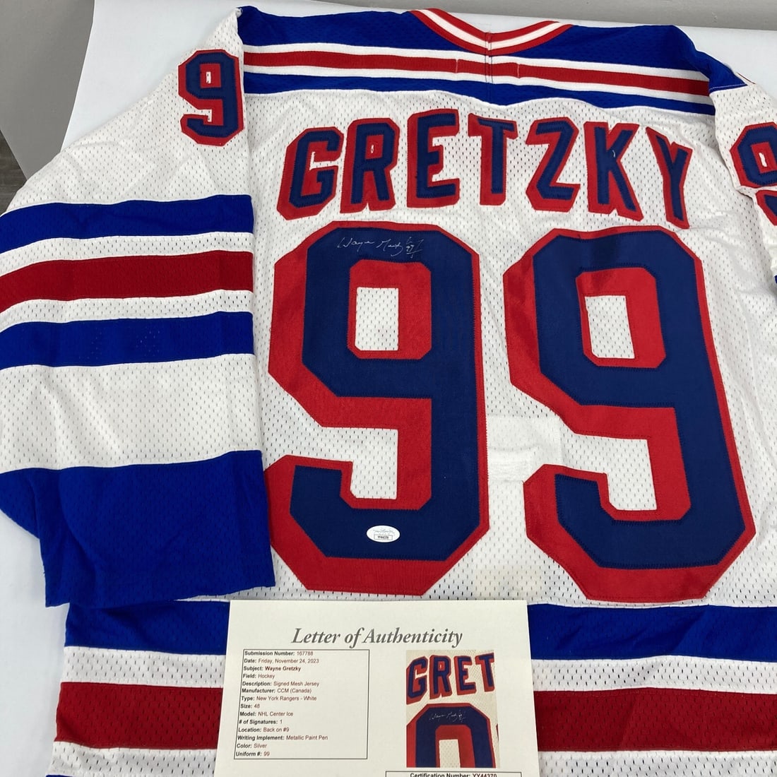 Wayne Gretzky Signed New York Rangers Game Jersey JSA COA: Wayne Gretzky Signed New York Rangers Game Jersey JSA COA Celebrate the legacy of hockey legend Wayne Gretzky with this authentic New York Rangers game model jersey, personally signed by the Great One