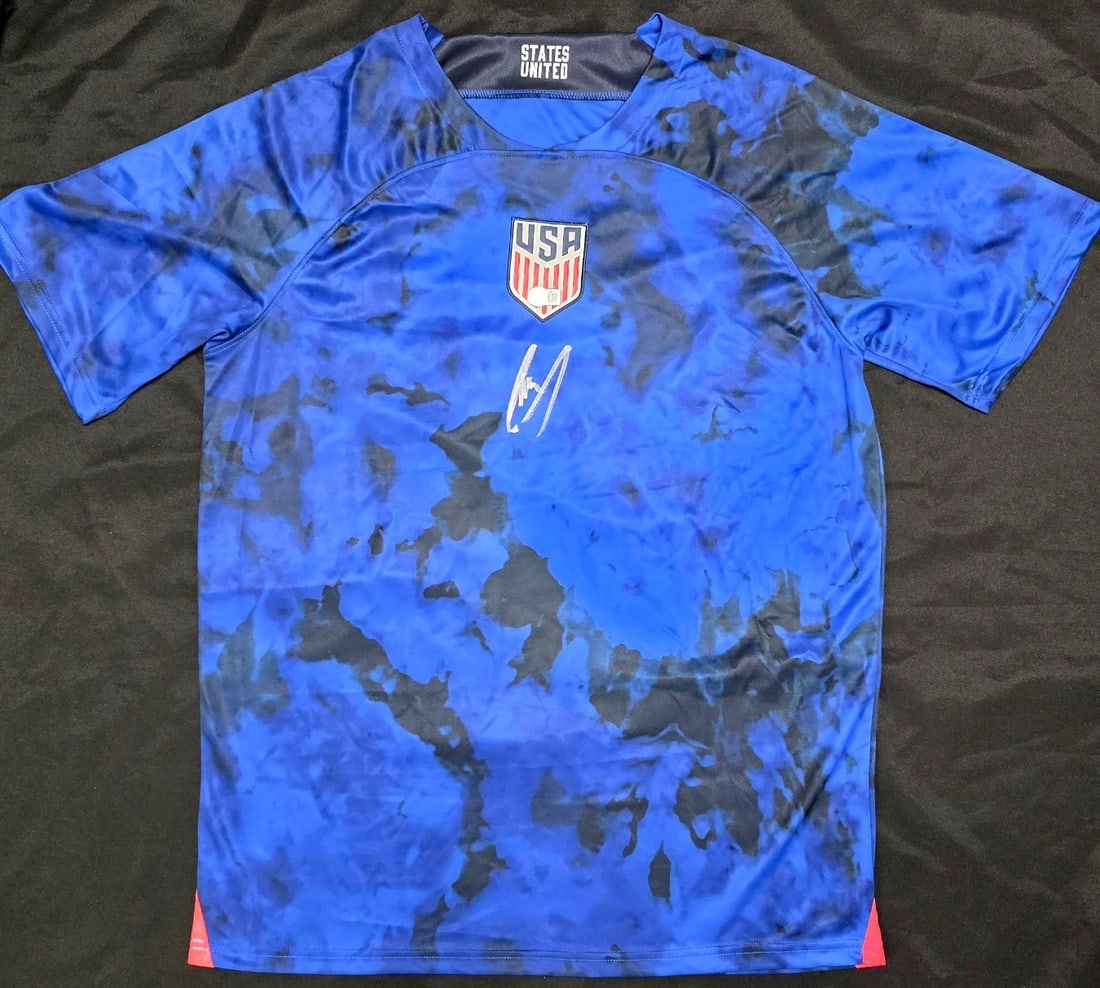 Christian Pulisic Signed USA Soccer Jersey Beckett Authenticated: Christian Pulisic Signed USA Soccer Jersey Beckett Authenticated This is an original Team USA jersey signed by soccer star Christian Pulisic. The jersey comes with authentication from Beckett Authenti