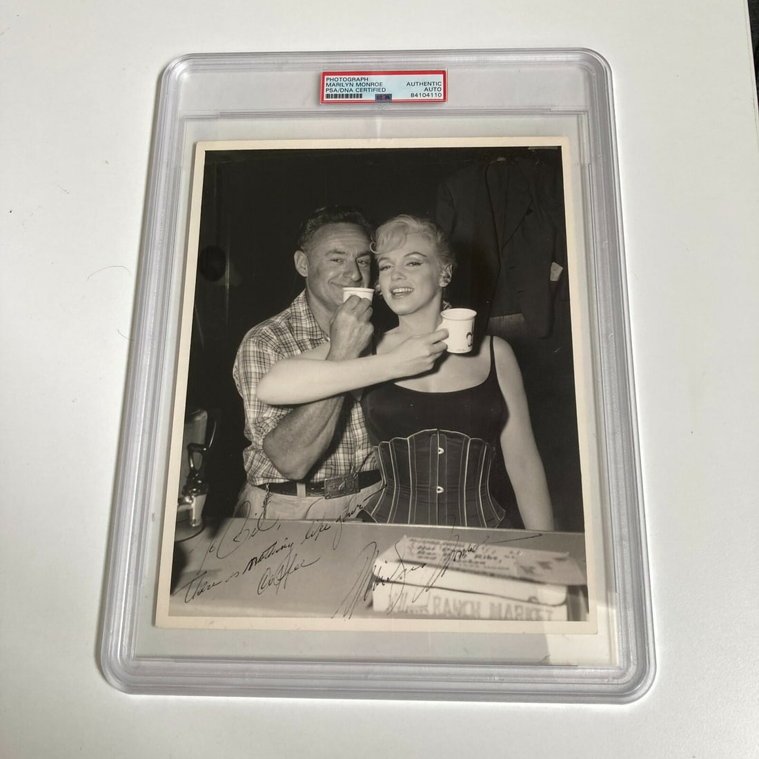 Marilyn Monroe Signed Inscribed Photo PSA DNA 8x10 Coffee Scene: Marilyn Monroe Signed Inscribed Photo PSA DNA 8x10 Coffee Scene This original 8 x 10-inch black and white photograph of Marilyn Monroe is beautifully signed and inscribed by the iconic Hollywood actre