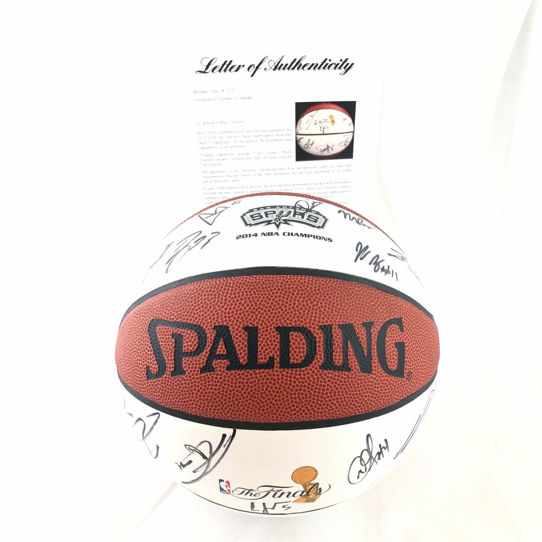 Spalding basketball signed by 2013-14 Spurs 15 autographs PSA DNA: Spalding basketball signed by 2013-14 Spurs 15 autographs PSA DNA This Spalding basketball is signed by the 2013-14 San Antonio Spurs team, featuring 15 autographs from the roster. The signatures have