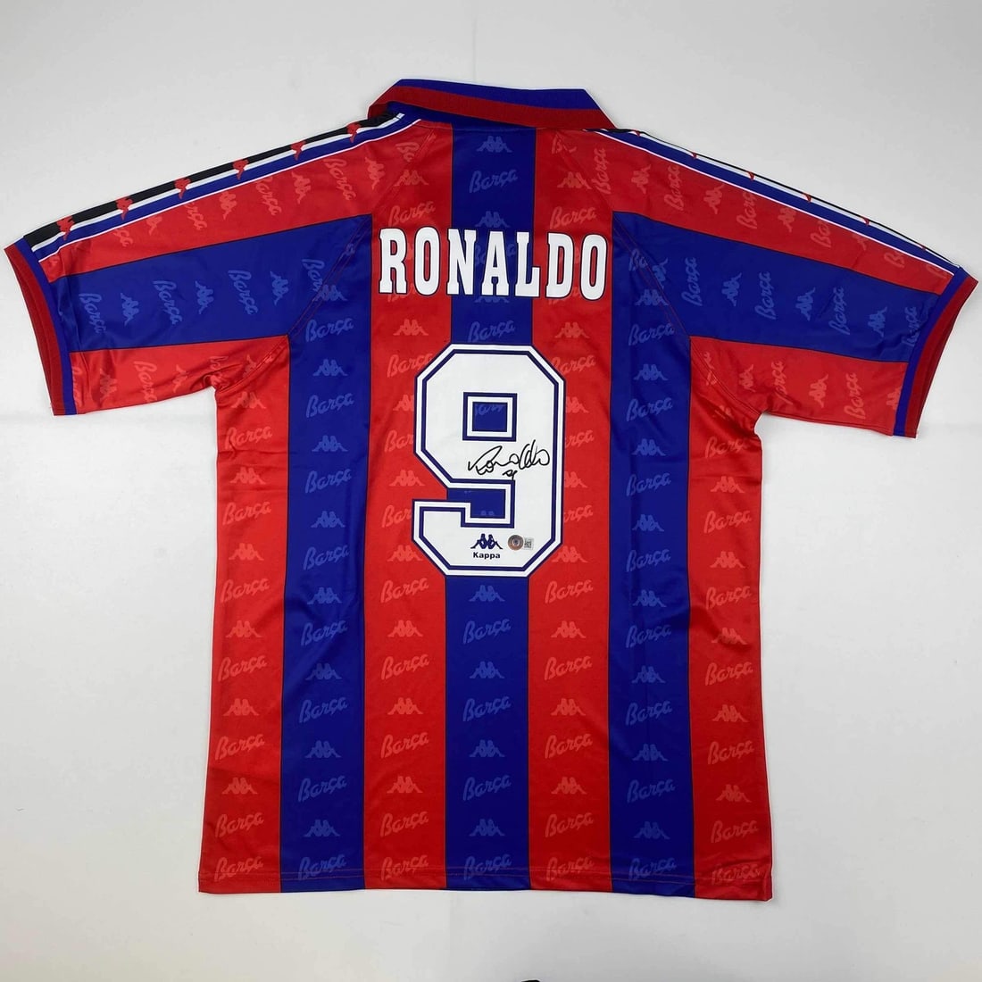 Ronaldo Nazario FC Barcelona Signed Jersey Beckett BAS COA: Ronaldo Nazario FC Barcelona Signed Jersey Beckett BAS COA This is a pre-owned FC Barcelona red and blue jersey autographed by Ronaldo Nazario. The jersey's authenticity and autograph are certified by