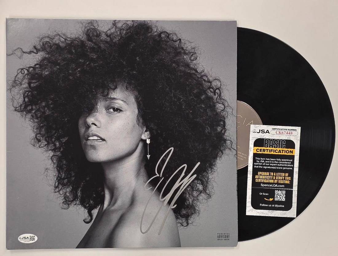 Alicia Keys autographed Here 2016 vinyl LP JSA: Alicia Keys autographed Here 2016 vinyl LP JSA This is a pre-owned 'Here' vinyl record album cover from 2016, signed by Alicia Keys. The autograph has been authenticated by James Spence Authentication