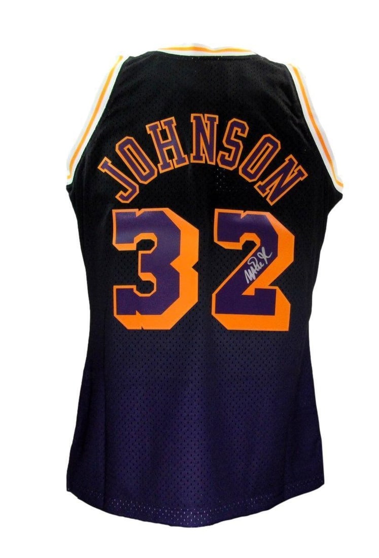Mitchell & Ness Lakers XL Jersey Signed by Magic Johnson Beckett Authenticated: Mitchell & Ness Lakers XL Jersey Signed by Magic Johnson Beckett Authenticated This is a pre-owned Mitchell & Ness 1984-85 Swingman basketball jersey in size XL, featuring the Los Angeles Lakers. The 