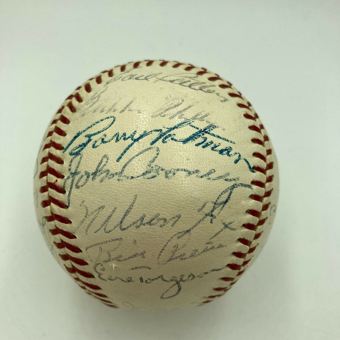 1959 Chicago White Sox Team Signed Baseball 27 Signatures JSA COA: 1959 Chicago White Sox Team Signed Baseball 27 Signatures JSA COA Celebrate the 1959 Chicago White Sox's American League Championship with this officially licensed team-signed baseball. This remarkabl